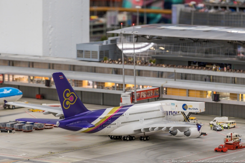 Aeropuerto de juguete para niños grandes por 4 4.8 millones