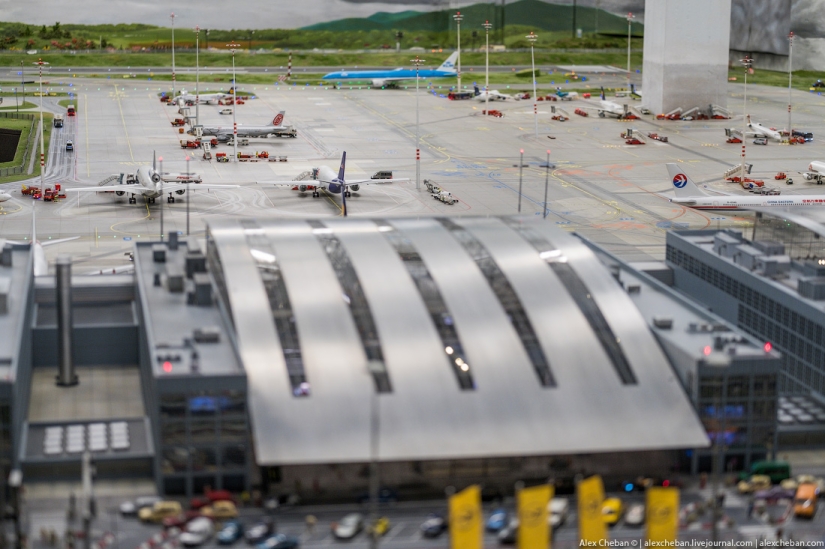 Aeropuerto de juguete para niños grandes por 4 4.8 millones