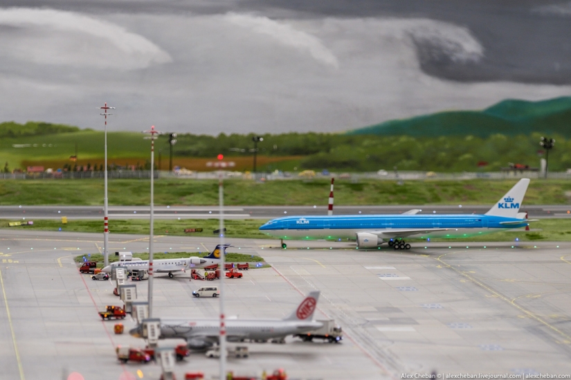 Aeropuerto de juguete para niños grandes por 4 4.8 millones