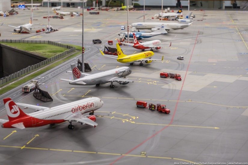 Aeropuerto de juguete para niños grandes por 4 4.8 millones