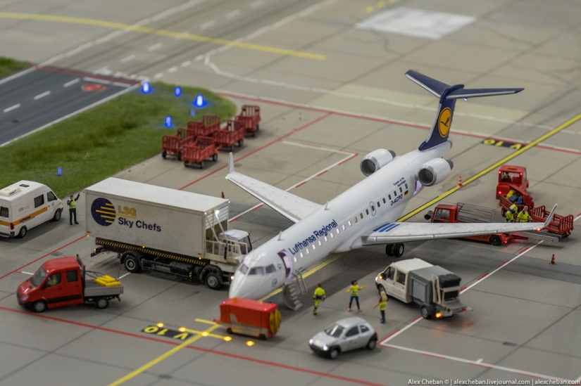 Aeropuerto de juguete para niños grandes por 4 4.8 millones