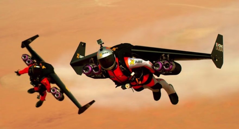 Airplane Man: A breathtaking flight over Dubai Airplane Man: A breathtaking flight over Dubai