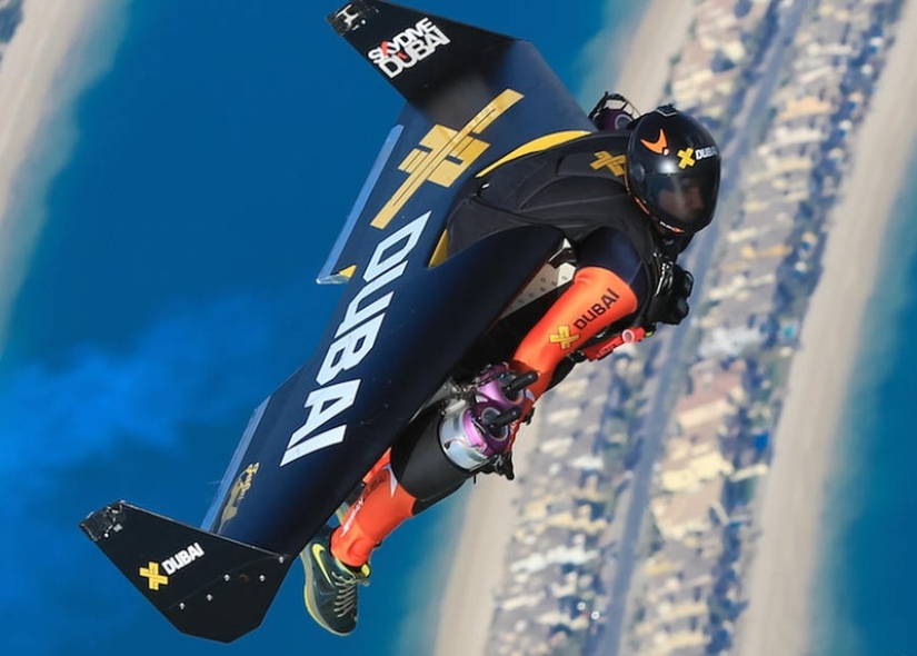 Airplane Man: un vuelo impresionante sobre Dubái