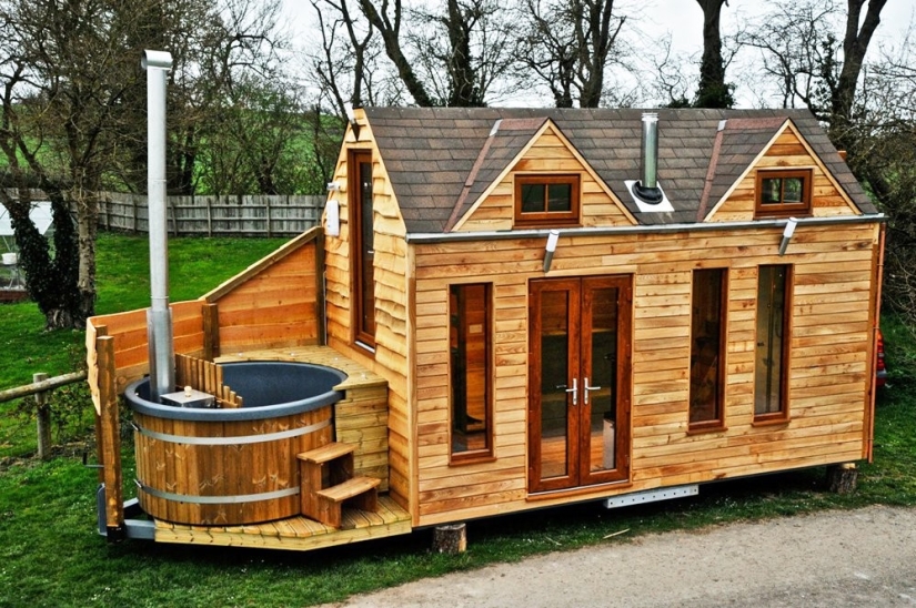 Al aire libre con comodidad: en una casa móvil con una superficie de solo 12 metros cuadrados. m hay un lugar para 5 personas Al aire libre con comodidad: en una casa móvil con una superficie de solo 12 metros cuadrados. m hay un lugar para 5 personas