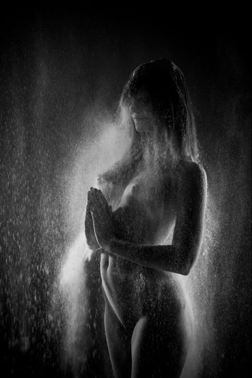 Al borde de la luz y la sombra: fotografías eróticas de Andris Apsheniks Al borde de la luz y la sombra: fotografías eróticas de Andris Apsheniks