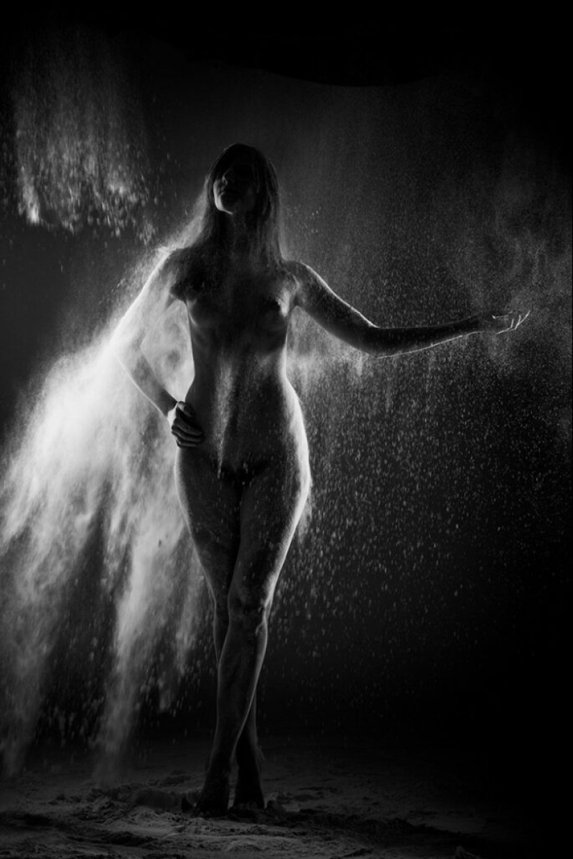 Al borde de la luz y la sombra: fotografías eróticas de Andris Apsheniks Al borde de la luz y la sombra: fotografías eróticas de Andris Apsheniks