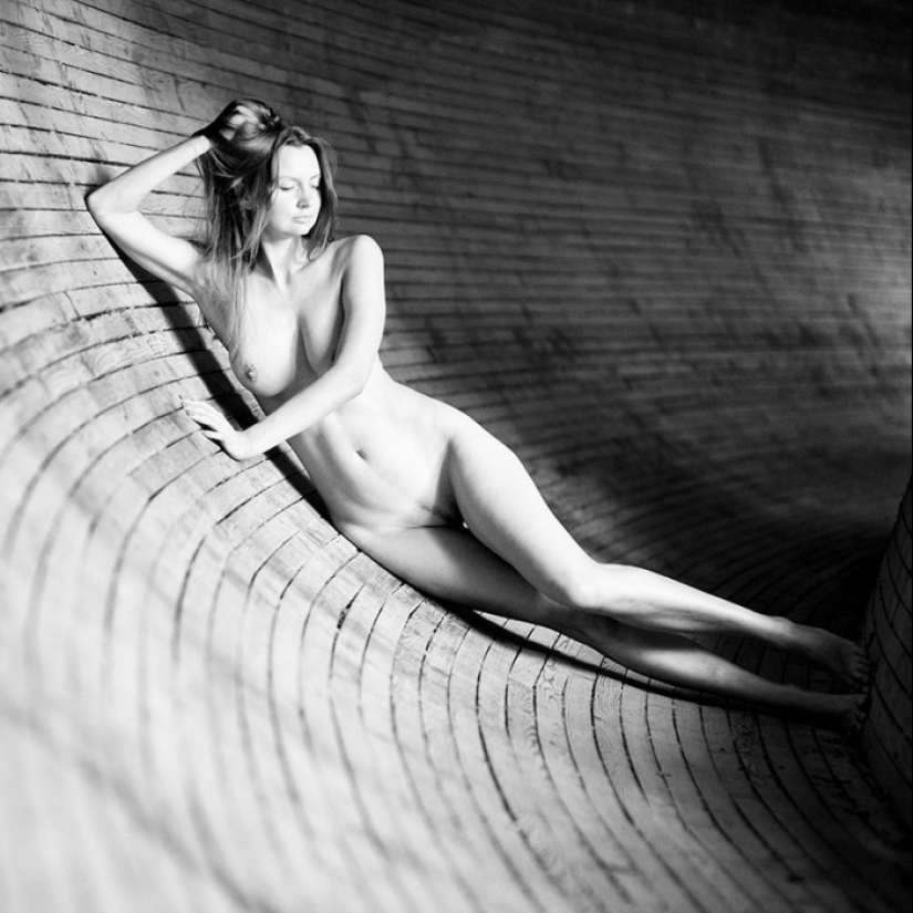 Al borde de la luz y la sombra: fotografías eróticas de Andris Apsheniks Al borde de la luz y la sombra: fotografías eróticas de Andris Apsheniks