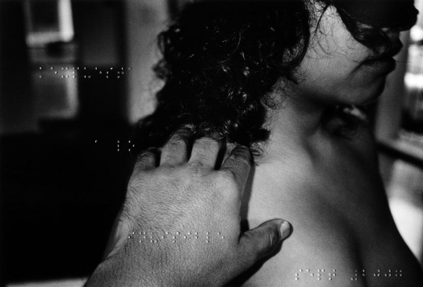 Al tacto: un desnudo inusual de un fotógrafo ciego Al tacto: un desnudo inusual de un fotógrafo ciego