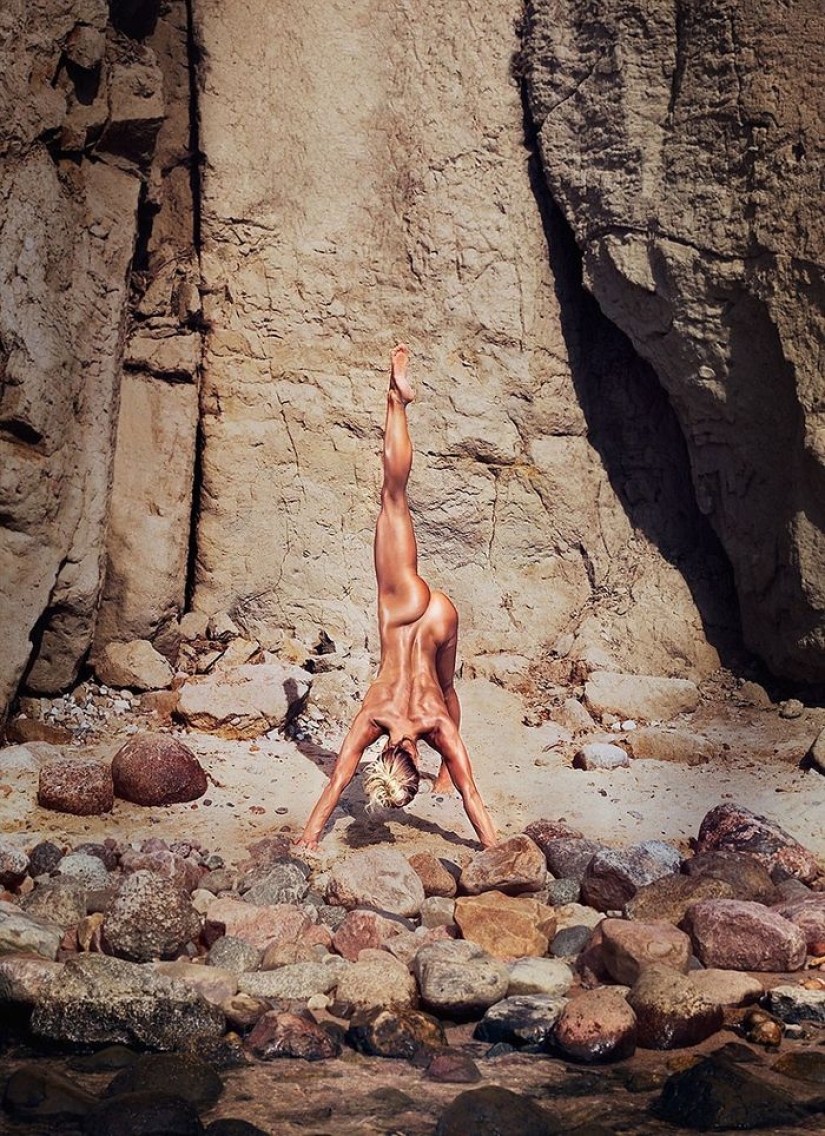 All the beauty of the human body in the charity calendar - 2016
