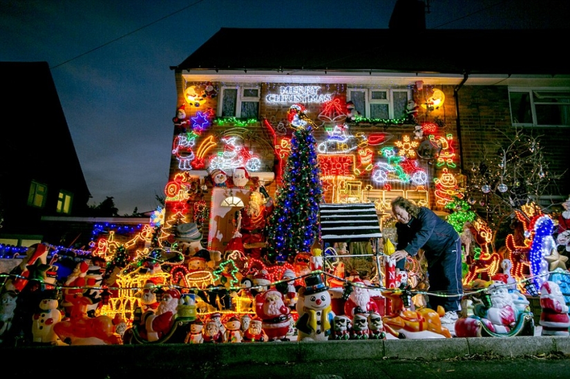 All the best at once: Christmas fans decorated the house with everything they could