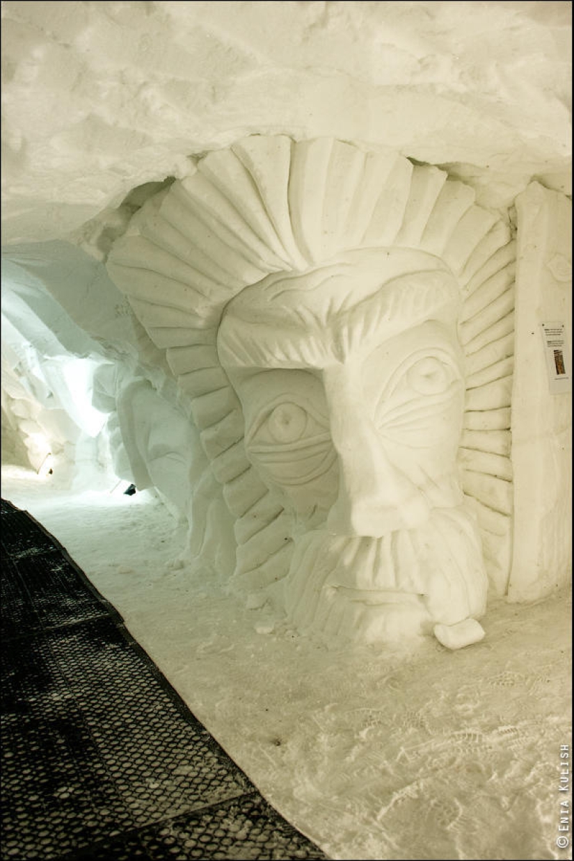 Alpes "a excepción de los esquís": cuevas de grutas de nieve Alpes "a excepción de los esquís": cuevas de grutas de nieve