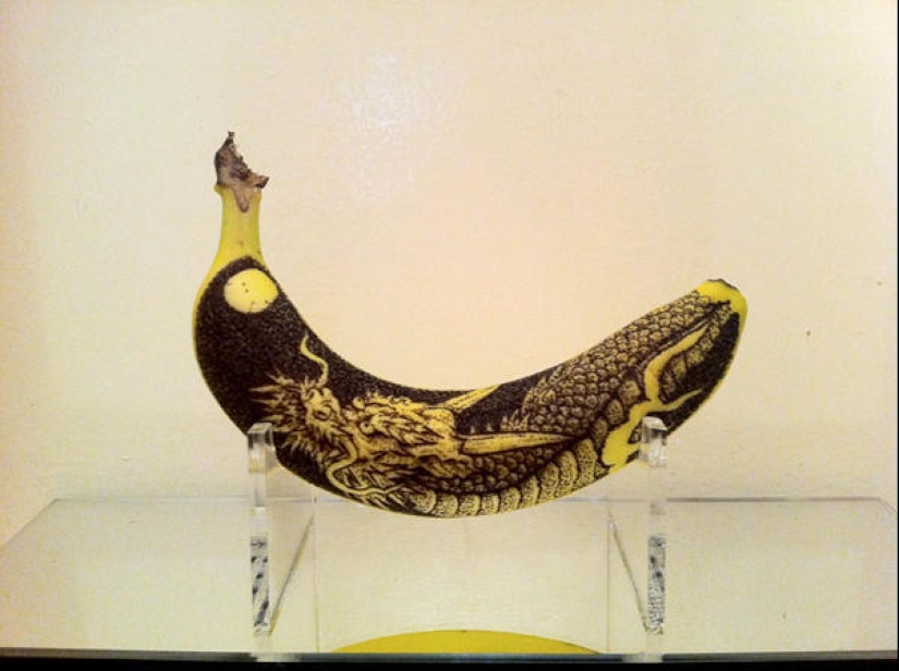 Amazing drawings on bananas