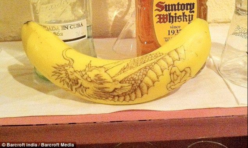 Amazing drawings on bananas