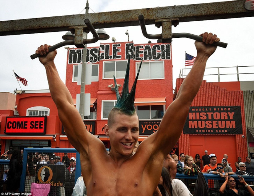 American bodybuilders dressed up in swimsuits in honor of Memorial Day American bodybuilders dressed up in swimsuits in honor of Memorial Day