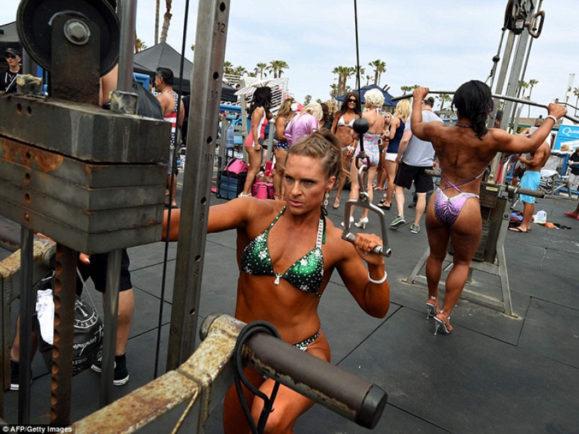 American bodybuilders dressed up in swimsuits in honor of Memorial Day American bodybuilders dressed up in swimsuits in honor of Memorial Day