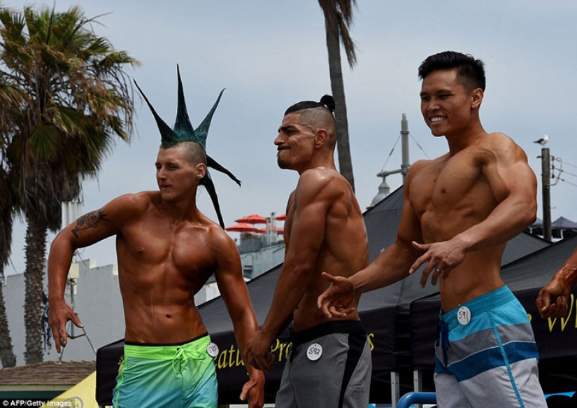 American bodybuilders dressed up in swimsuits in honor of Memorial Day American bodybuilders dressed up in swimsuits in honor of Memorial Day