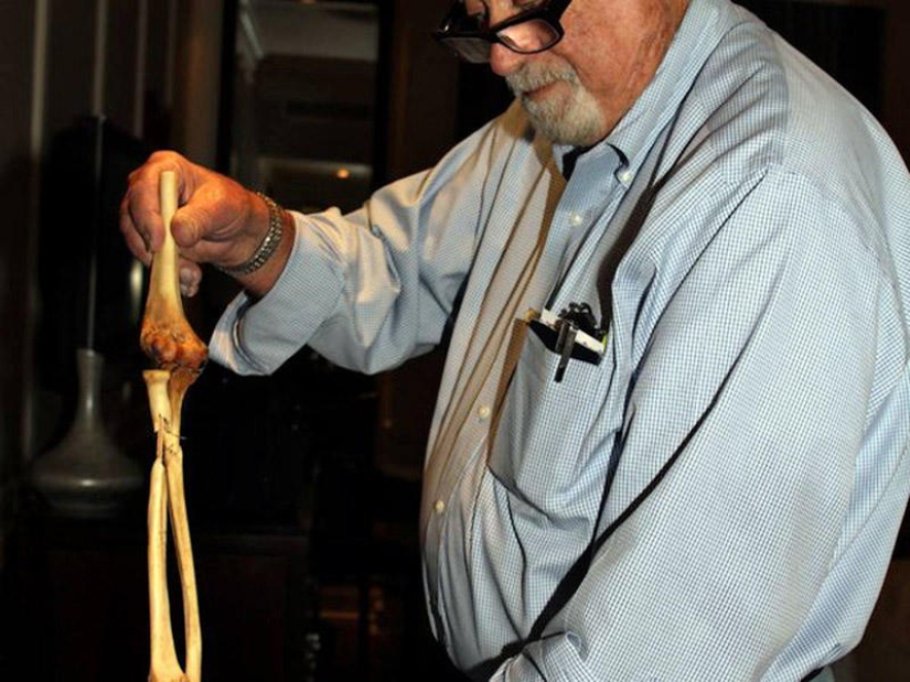 American doctor returns Vietnamese man&#39;s arm that was amputated half a century ago