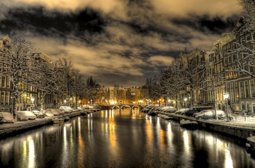 Amsterdam in numbers and photos Amsterdam in numbers and photos