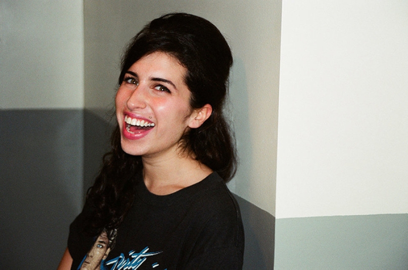 Amy Winehouse a la fama mundial y las drogas Amy Winehouse a la fama mundial y las drogas