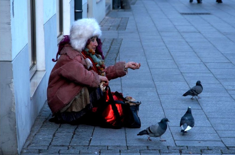 An 80-year-old homeless woman from Vilnius has become a local celebrity and a real style icon