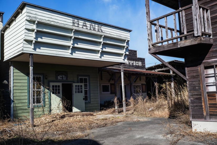 An abandoned amusement park in Japan is so similar to the "World of the Wild West" that it becomes uncomfortable An abandoned amusement park in Japan is so similar to the "World of the Wild West" that it becomes uncomfortable