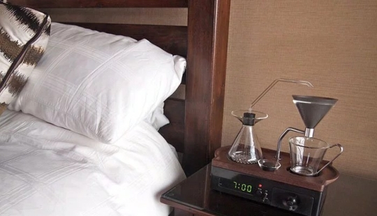 An alarm clock that wakes up with freshly brewed coffee is the dream of millions