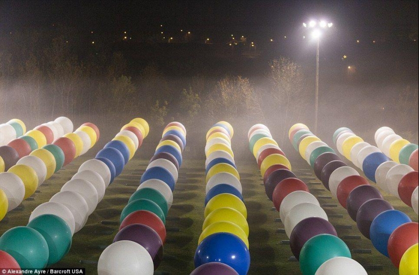 An American tried to fly across the Atlantic Ocean in 375 balloons