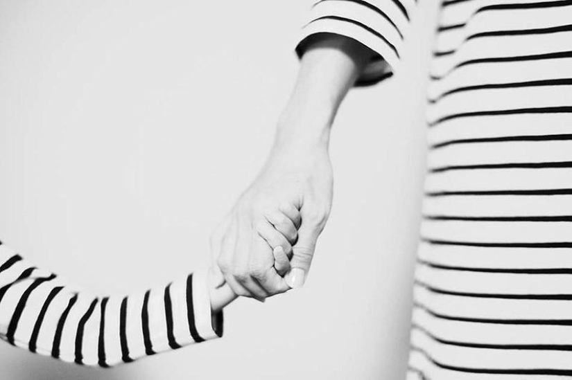 An apple from an apple tree - charming mothers and their daughters