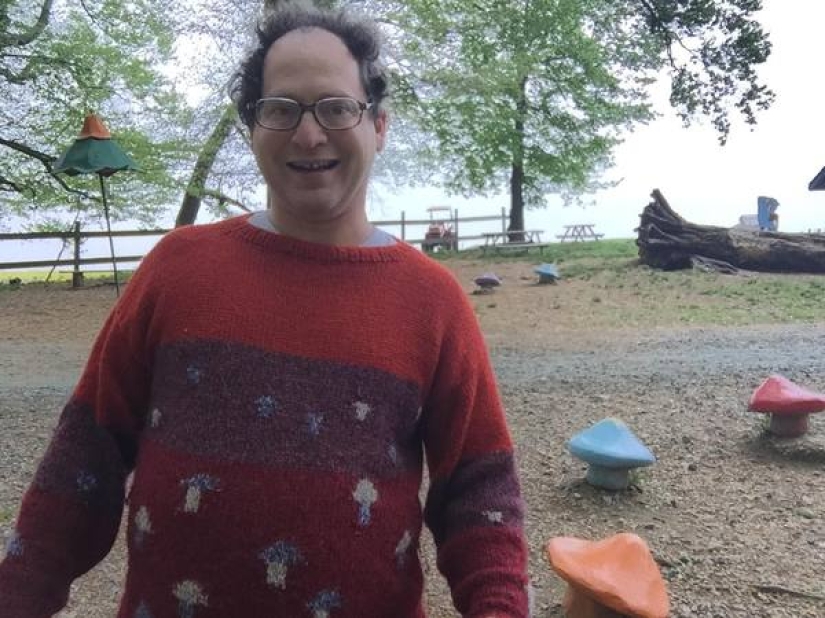An icon of style, or What a fashionable sweater should be