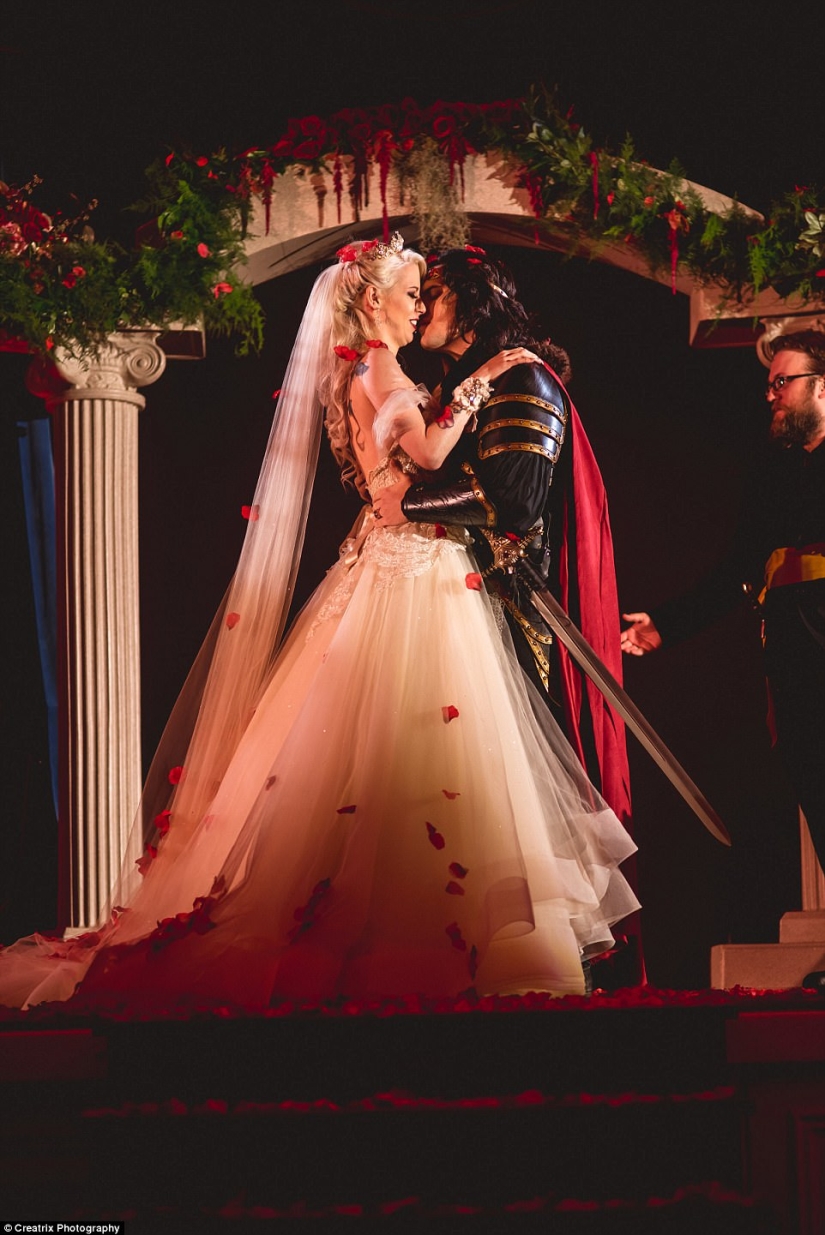 And death will not separate: a couple obsessed with vampires arranged a wedding for 120 thousand dollars