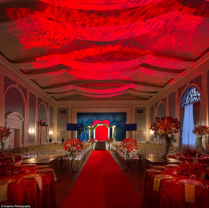 And death will not separate: a couple obsessed with vampires arranged a wedding for 120 thousand dollars