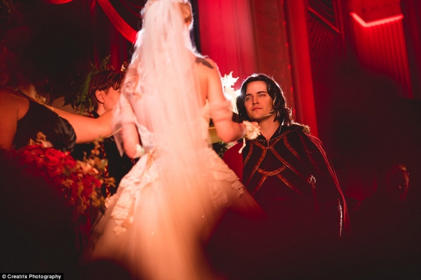 And death will not separate: a couple obsessed with vampires arranged a wedding for 120 thousand dollars