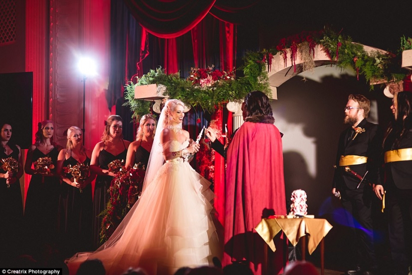 And death will not separate: a couple obsessed with vampires arranged a wedding for 120 thousand dollars