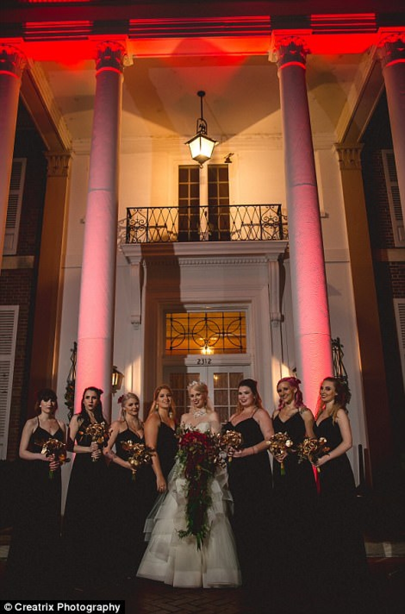 And death will not separate: a couple obsessed with vampires arranged a wedding for 120 thousand dollars