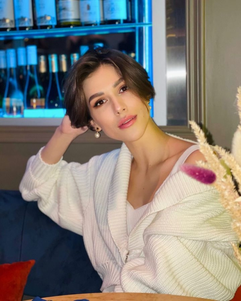 Anita Pudikova-prototipo de las gemelas del juego Atomic Heart Anita Pudikova-prototipo de las gemelas del juego Atomic Heart