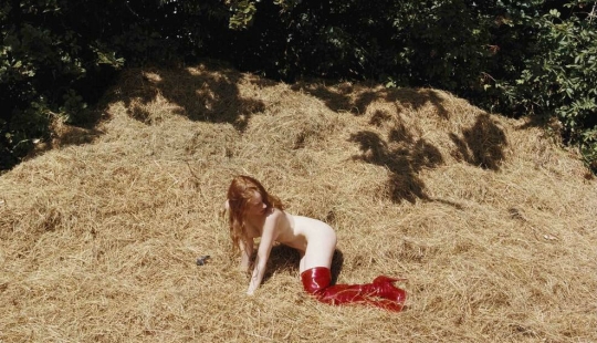 Anti-fashion: fashion photo shoot on the contrary