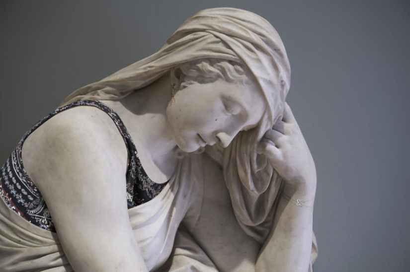 Apollo in Ray Ban: the second part of the acclaimed series of clothed sculptures