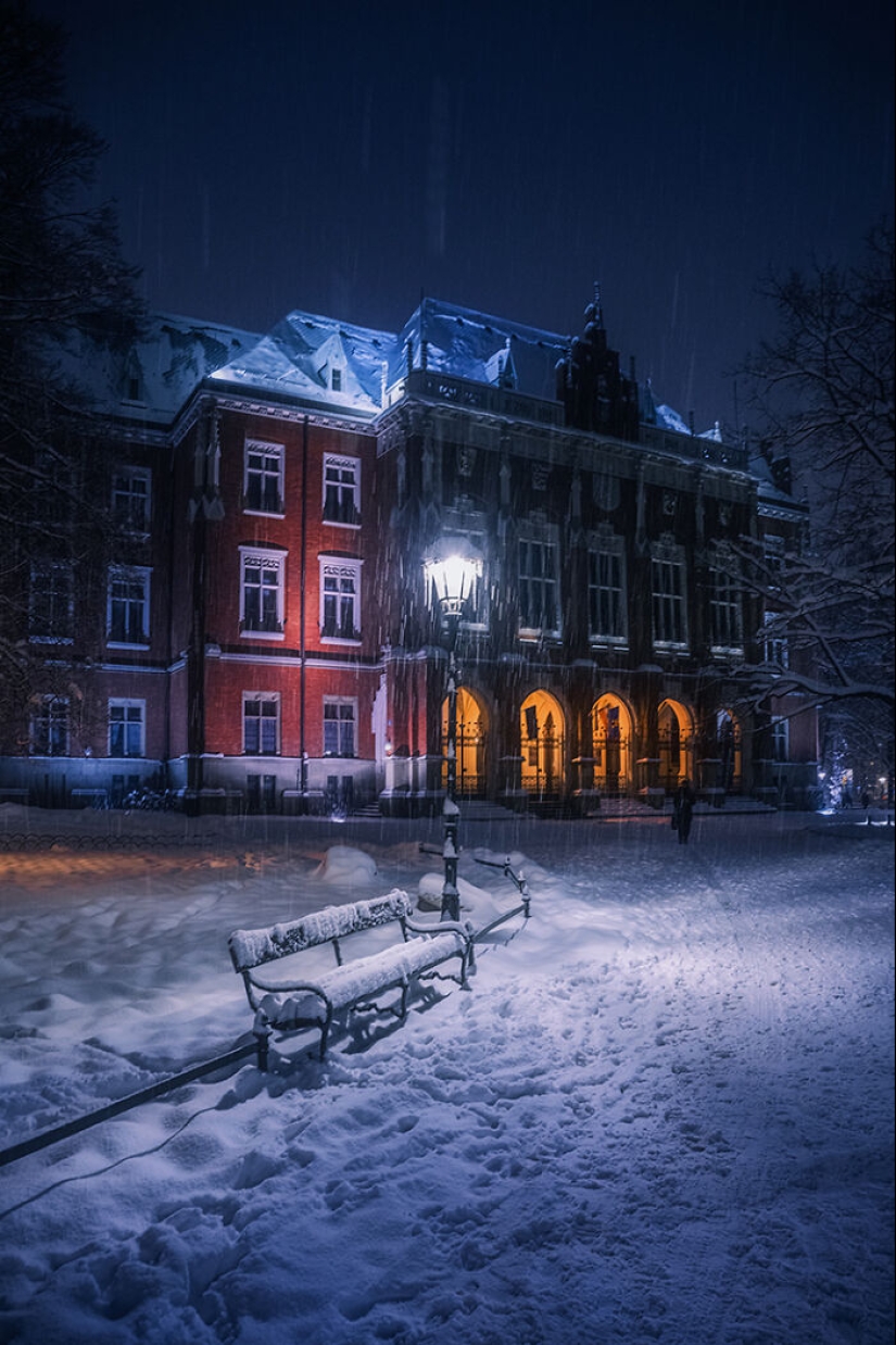 Aquí hay un vistazo a un viaje nevado a lo largo de la ciudad medieval de Cracovia, capturado con la lente de mi cámara