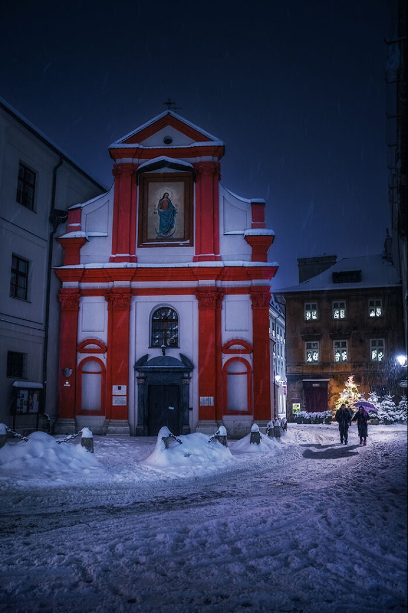 Aquí hay un vistazo a un viaje nevado a lo largo de la ciudad medieval de Cracovia, capturado con la lente de mi cámara