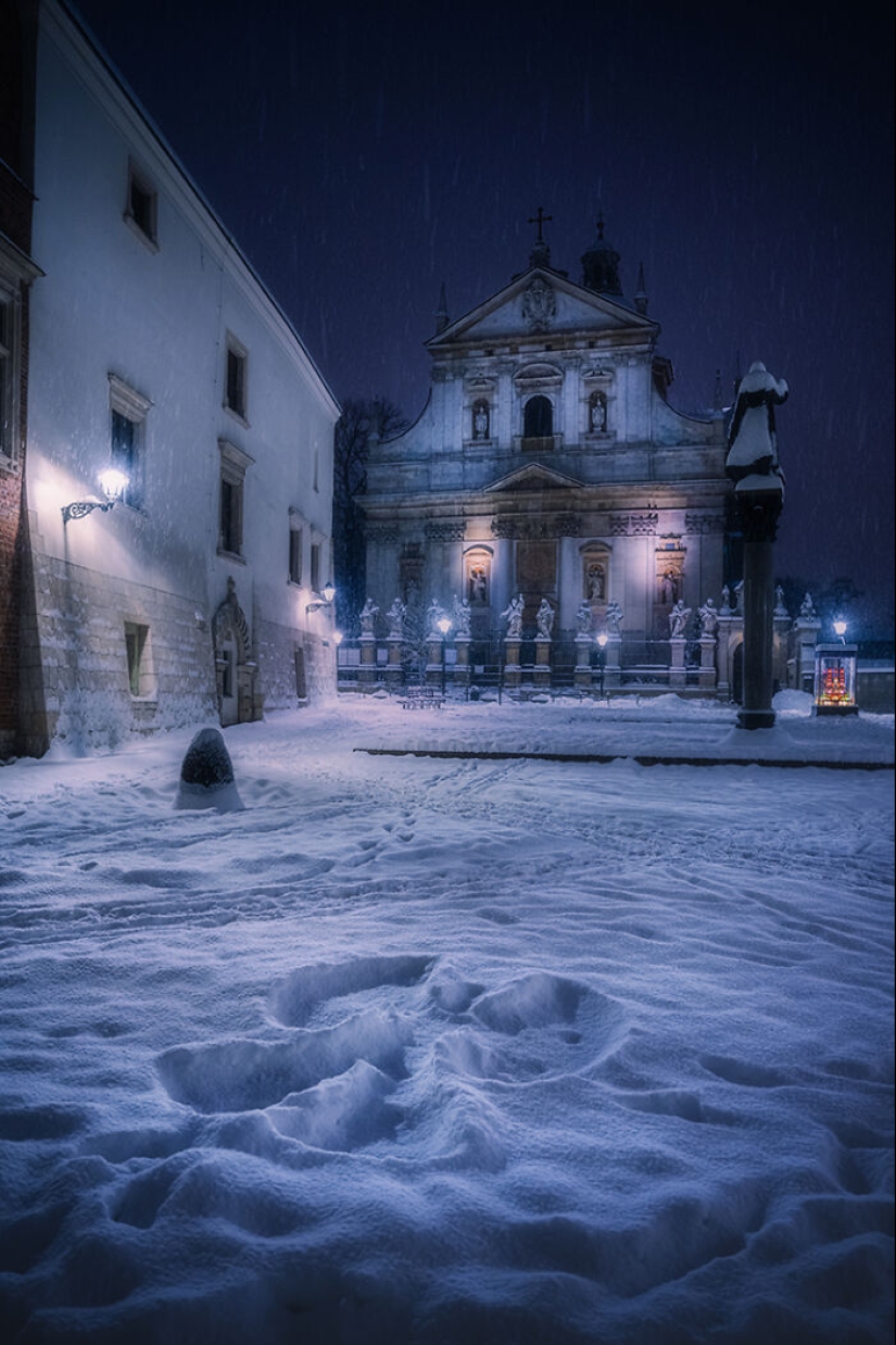 Aquí hay un vistazo a un viaje nevado a lo largo de la ciudad medieval de Cracovia, capturado con la lente de mi cámara