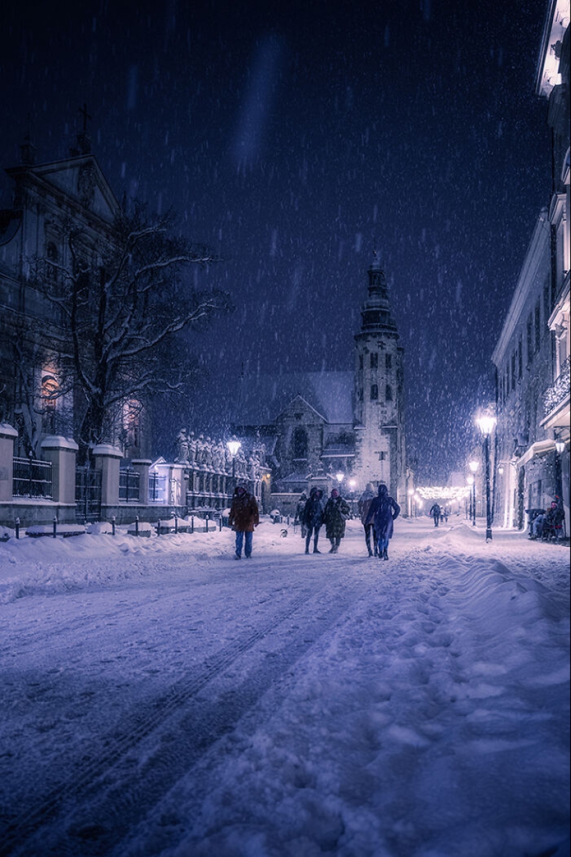 Aquí hay un vistazo a un viaje nevado a lo largo de la ciudad medieval de Cracovia, capturado con la lente de mi cámara
