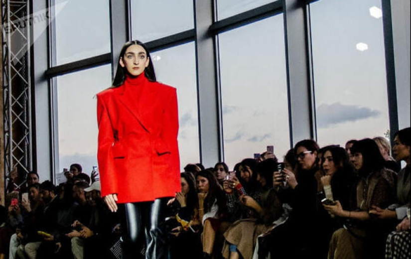 Armine Harutyunyan: por qué la gente ama y odia a una modelo popular de Armenia Armine Harutyunyan: por qué la gente ama y odia a una modelo popular de Armenia
