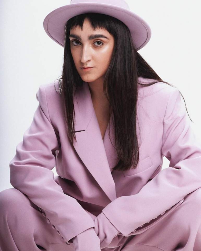 Armine Harutyunyan: why people love and hate a popular model from Armenia Armine Harutyunyan: why people love and hate a popular model from Armenia