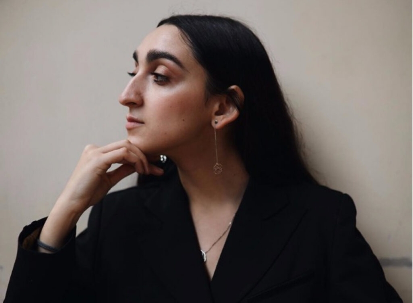 Armine Harutyunyan: why people love and hate a popular model from Armenia Armine Harutyunyan: why people love and hate a popular model from Armenia