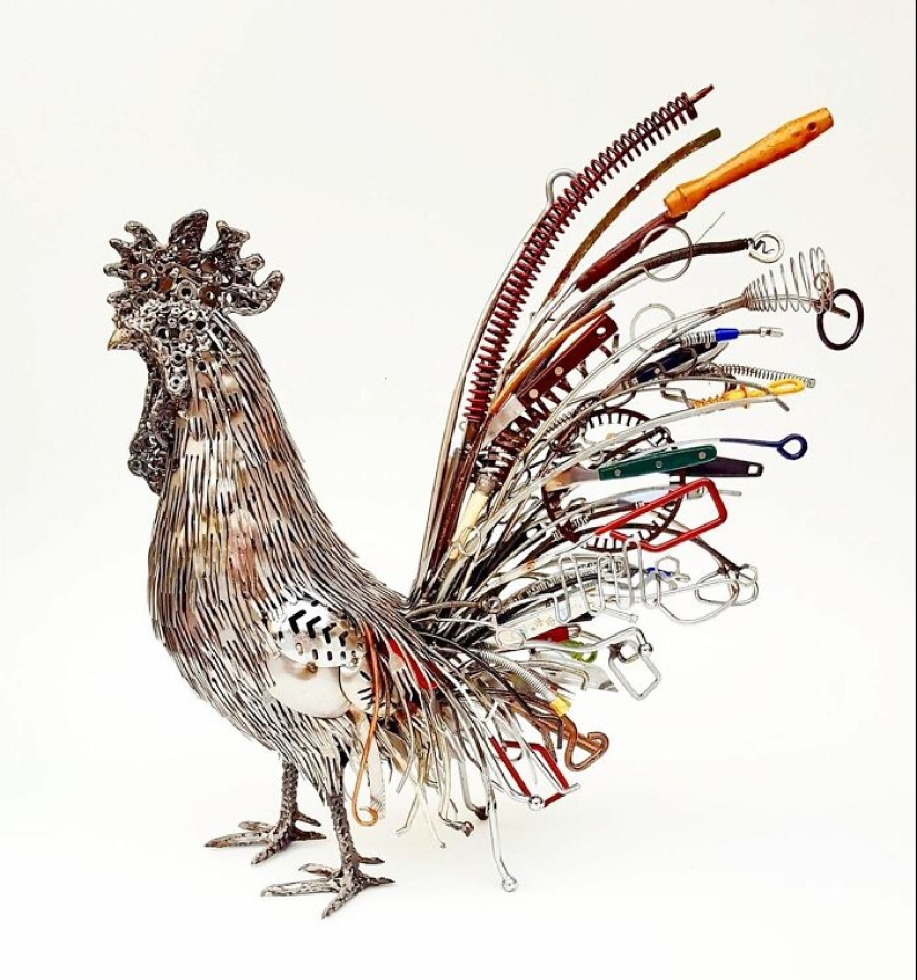 Artista autodidacta crea impresionantes esculturas a partir de materiales reciclados