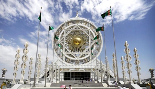 Ashgabat - una ciudad de mármol blanco Ashgabat - una ciudad de mármol blanco