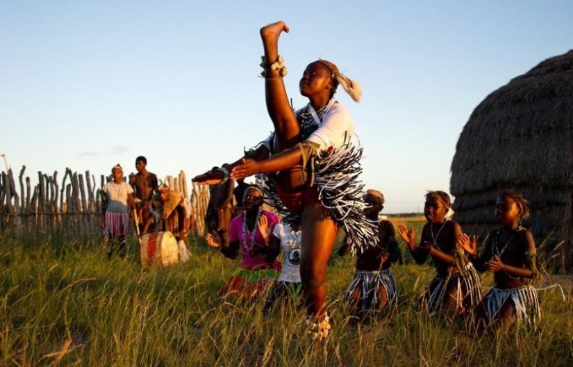 Asistente debajo de la cama y la noche con la tía de la novia: extrañas tradiciones matrimoniales de las tribus africanas