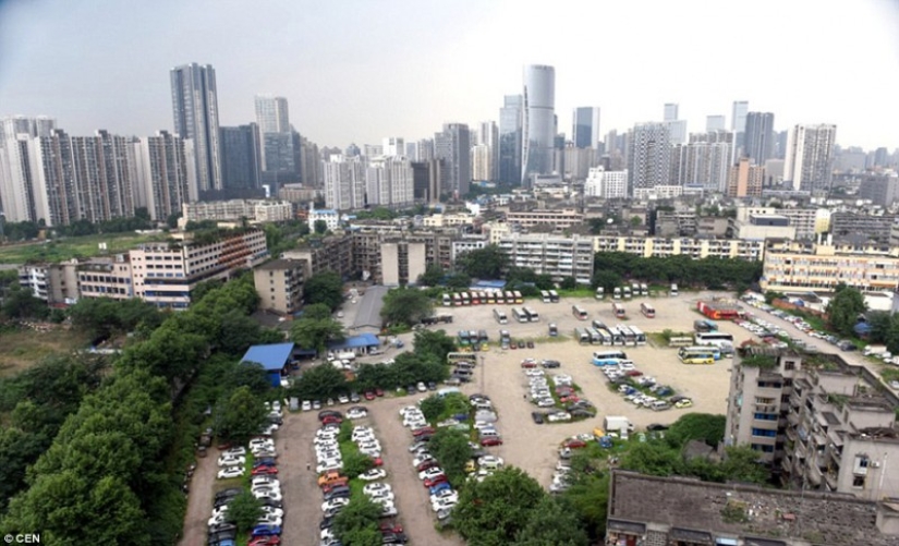 At the Chinese cemetery of luxury cars