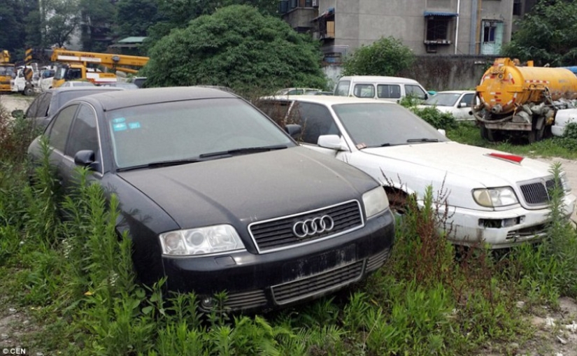 At the Chinese cemetery of luxury cars