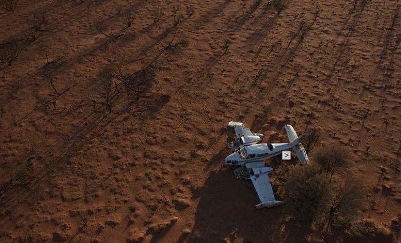 Avión se estrella con final feliz